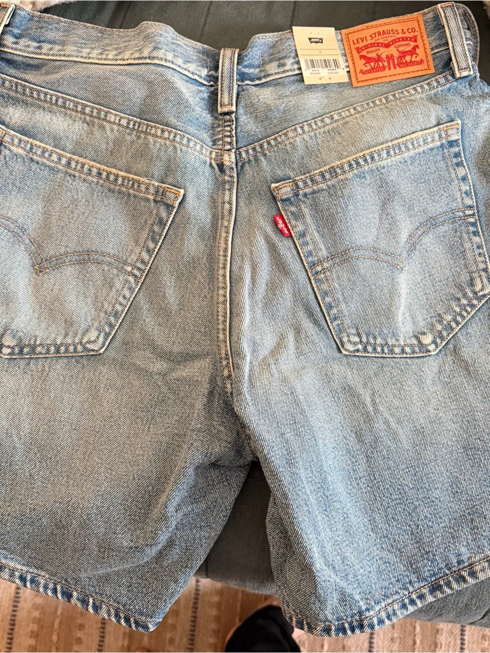 Levis nwt color